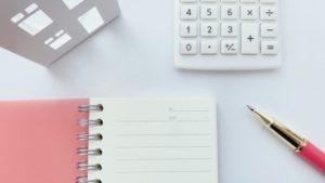 家計簿を3年分見直していたら「かくれ固定費」を見つけた話をします。